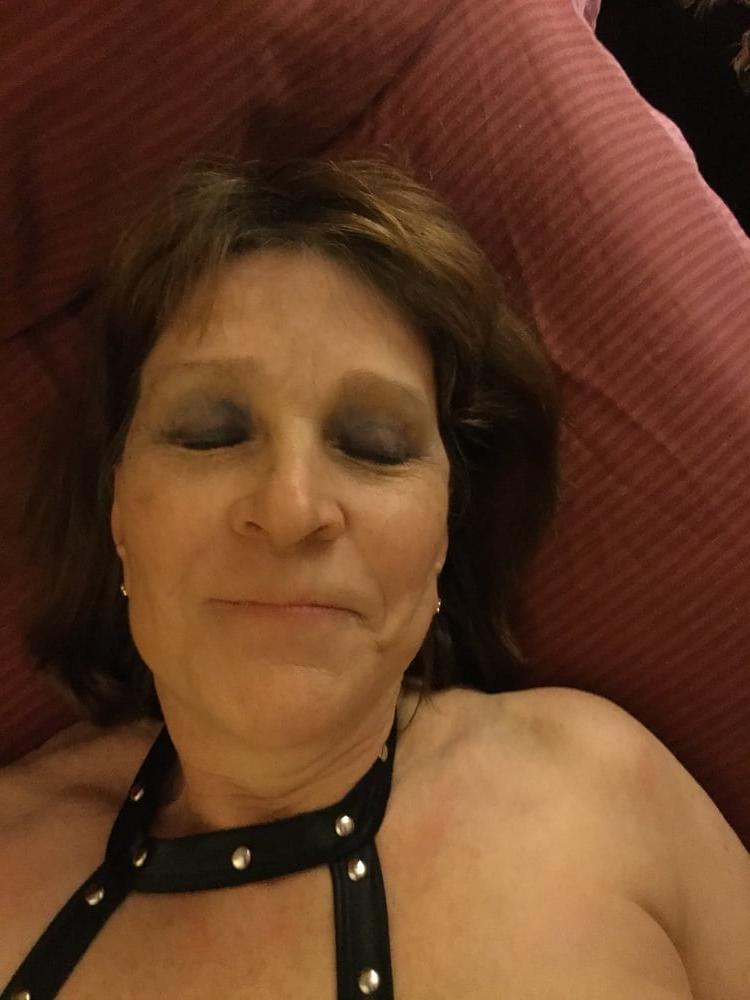 25P SEXY MOM SUCKING COCK