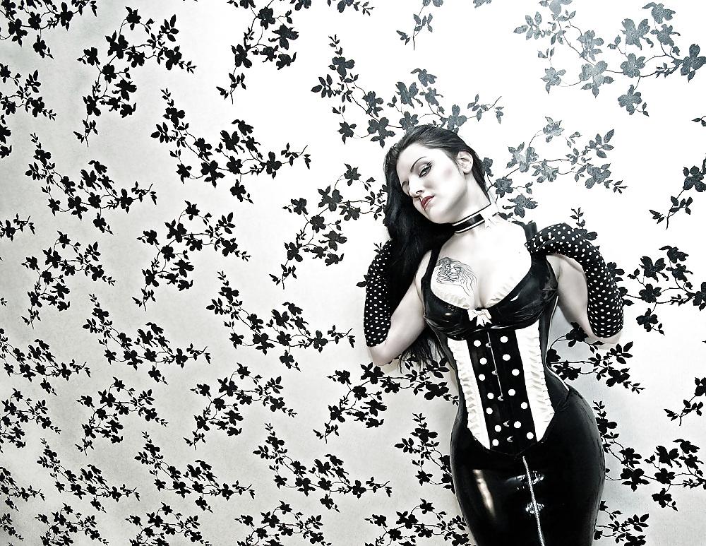 25P Latex and erotic III