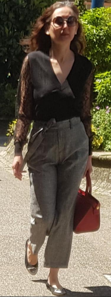 16P Voyeur in the street