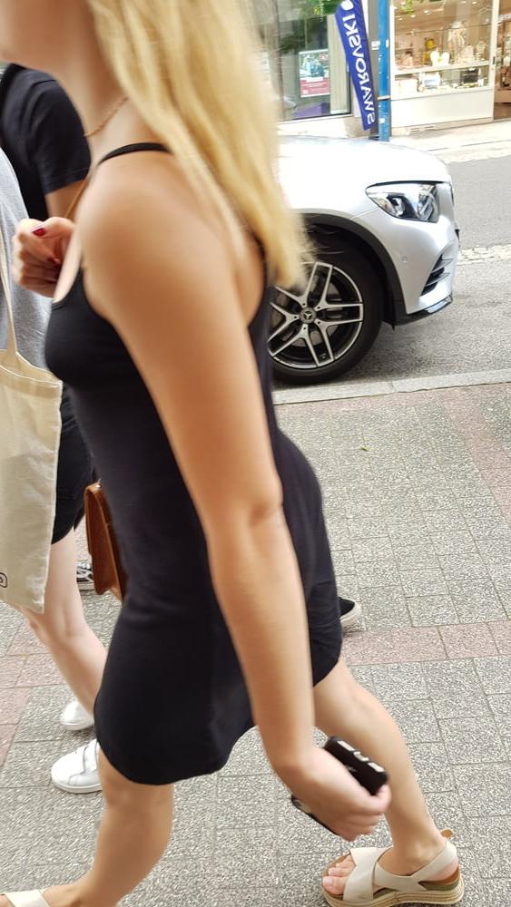 16P Voyeur in the street