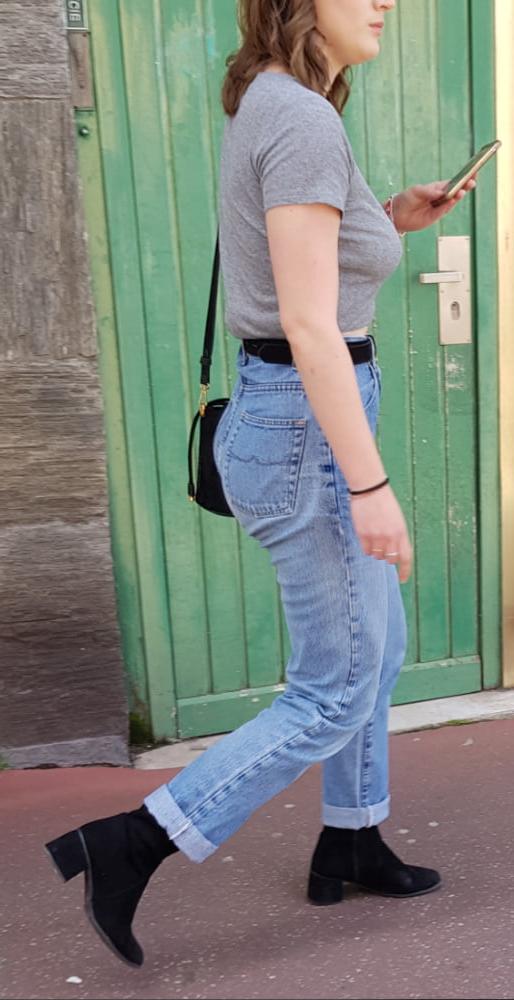 16P Voyeur in the street