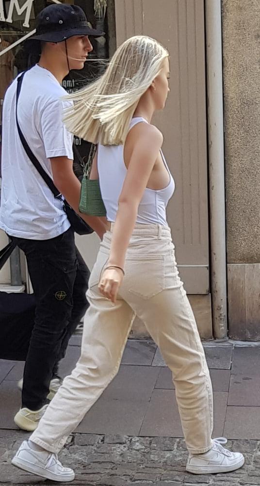 16P Voyeur in the street