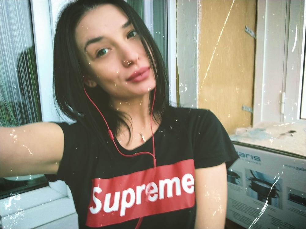 25P Russian swinger girl