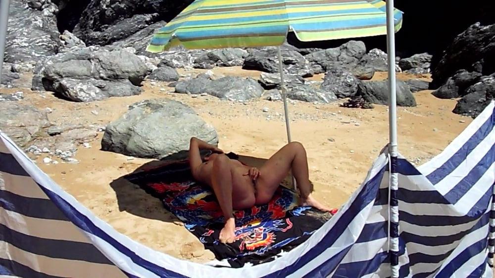 22P Beach masturbation public