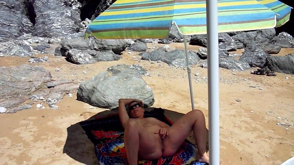 22P Beach masturbation public