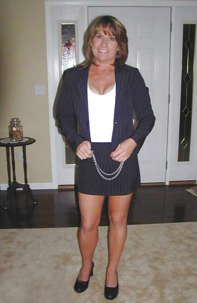 20P Businesswoman stripping
