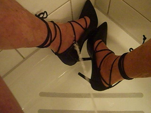 25P billige heels bepisst