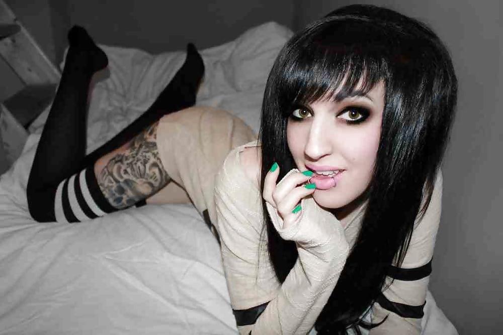 25P Emo, Goth Sluts