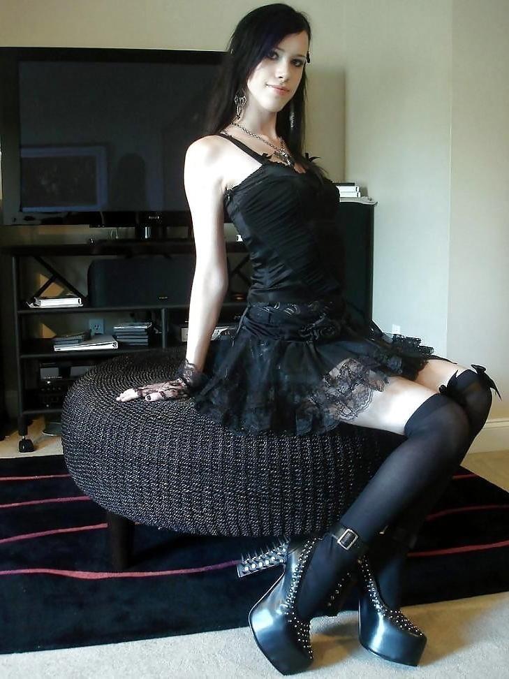 25P Emo, Goth Sluts