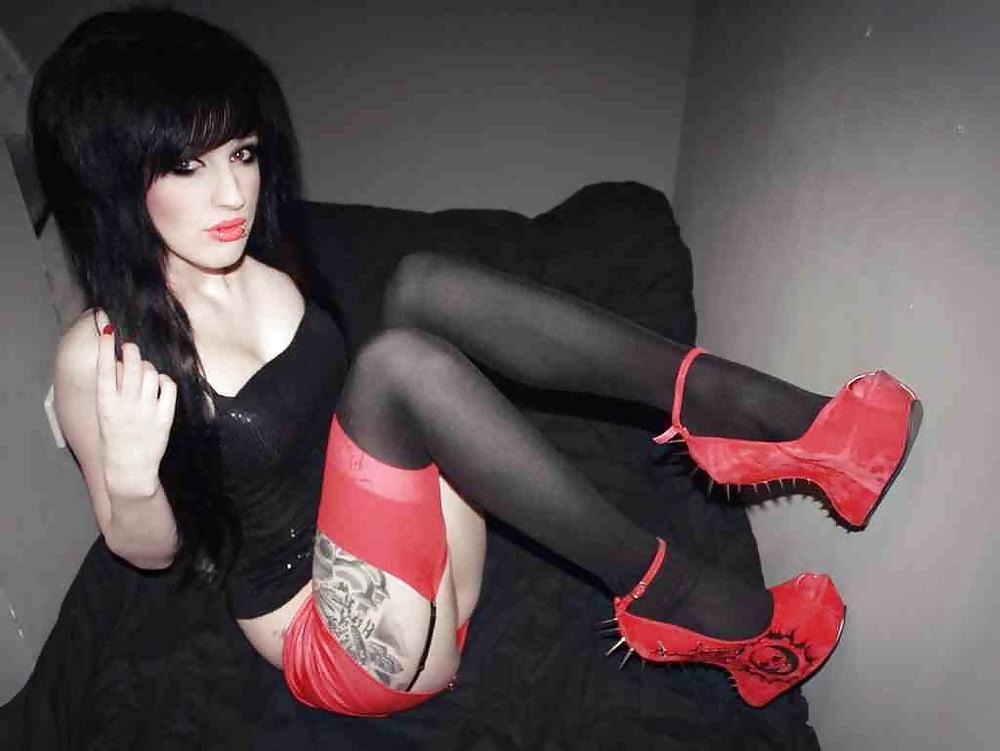 25P Emo, Goth Sluts