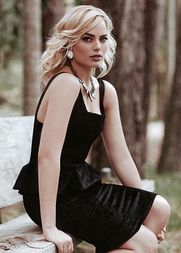 25P Margot Robbie Cum Museum