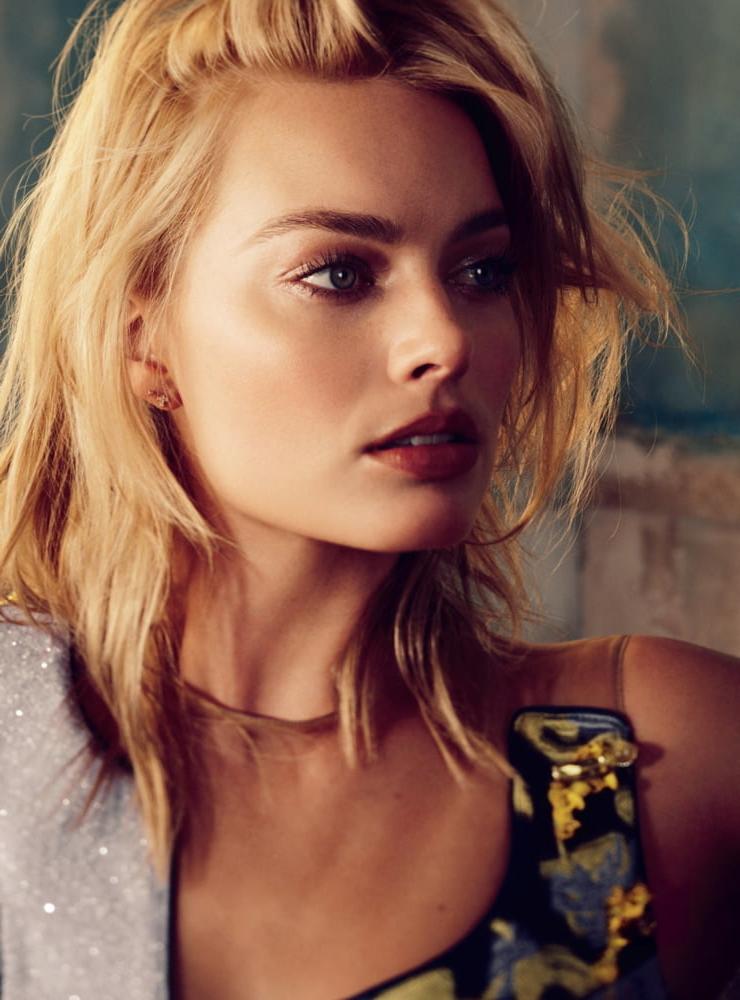 25P Margot Robbie Cum Museum