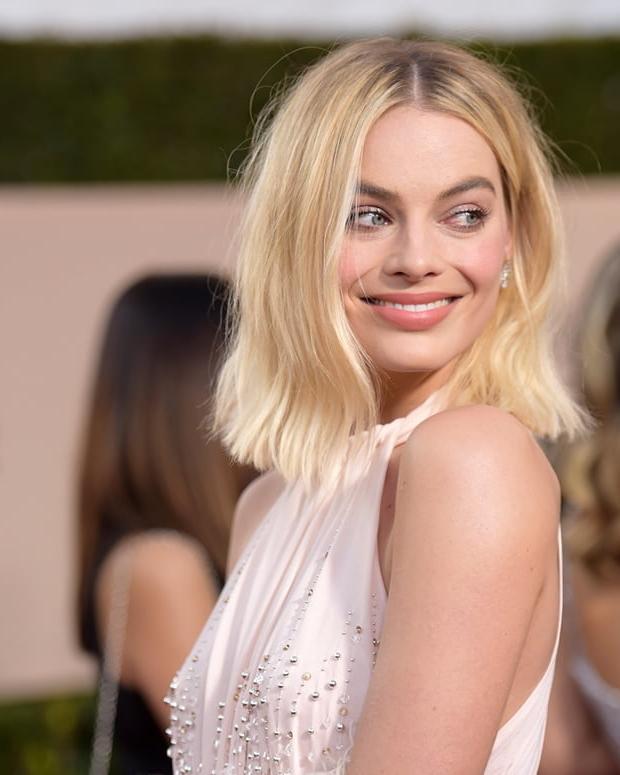 25P Margot Robbie Cum Museum
