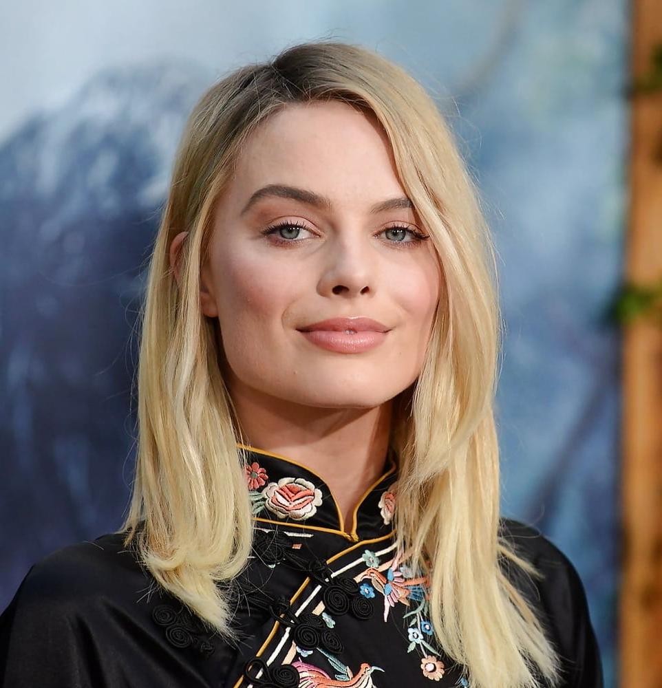 25P Margot Robbie Cum Museum