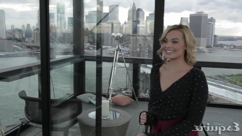 25P Margot Robbie Cum Museum