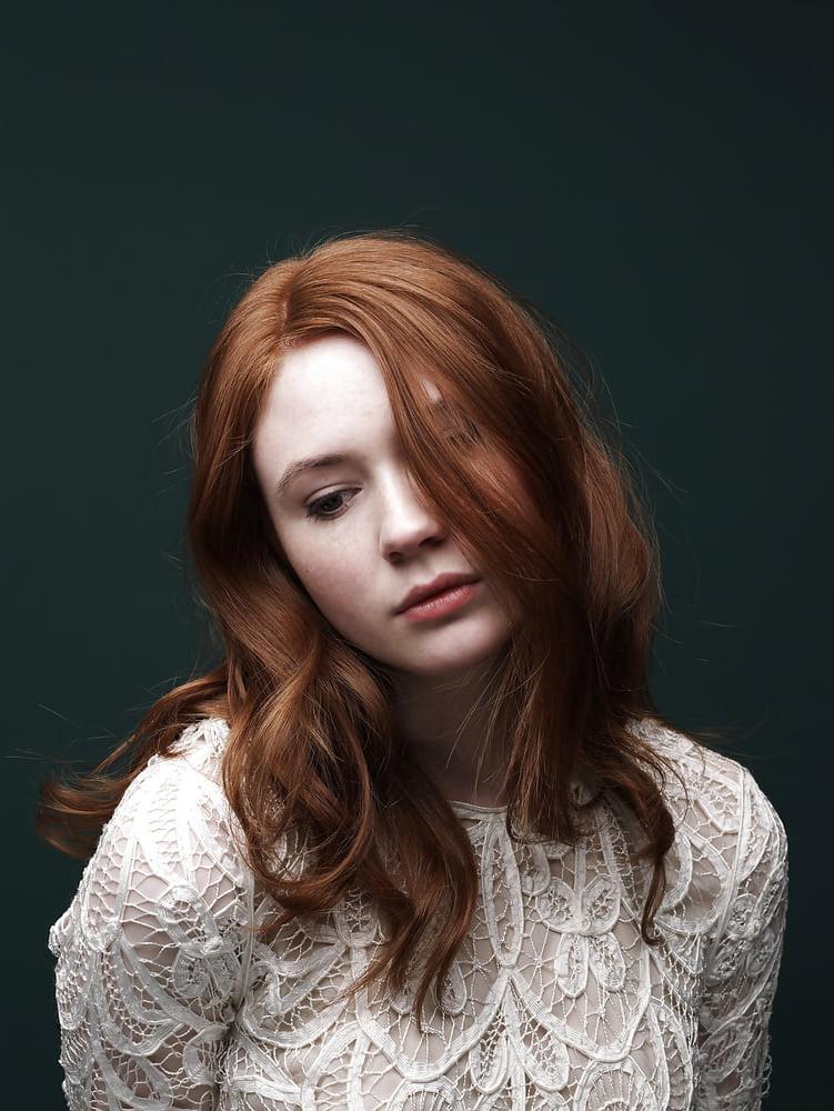 25P Karen Gillan Cum Museum