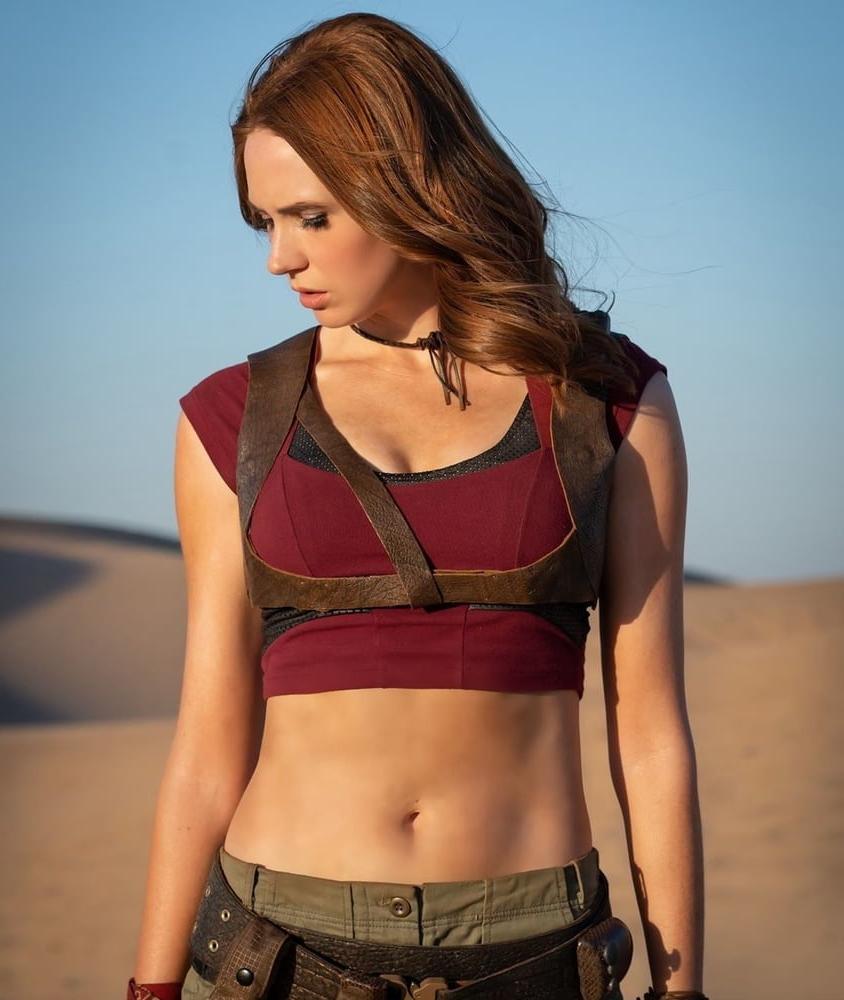 25P Karen Gillan Cum Museum