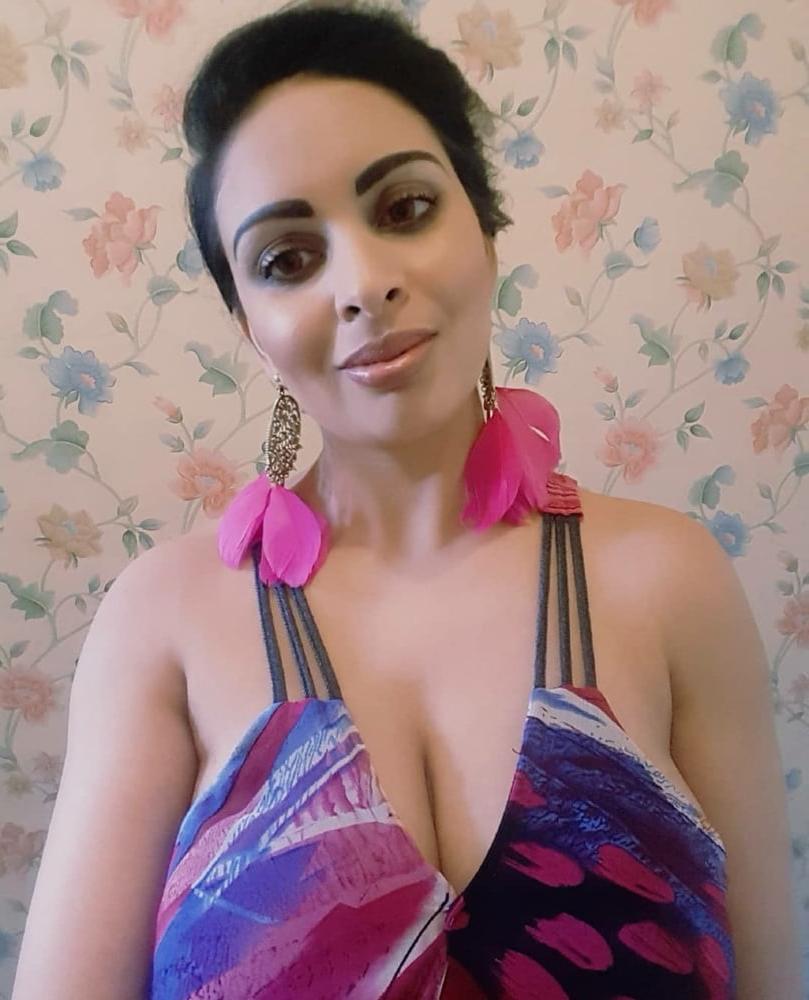 9P Big boobs Me