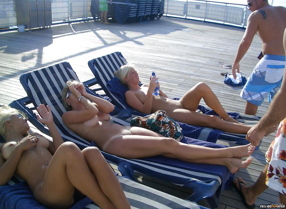 25P Rich babes on yacht