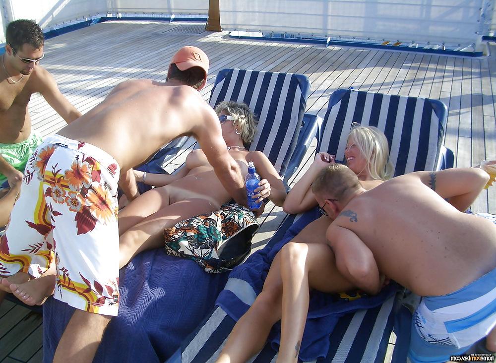 25P Rich babes on yacht