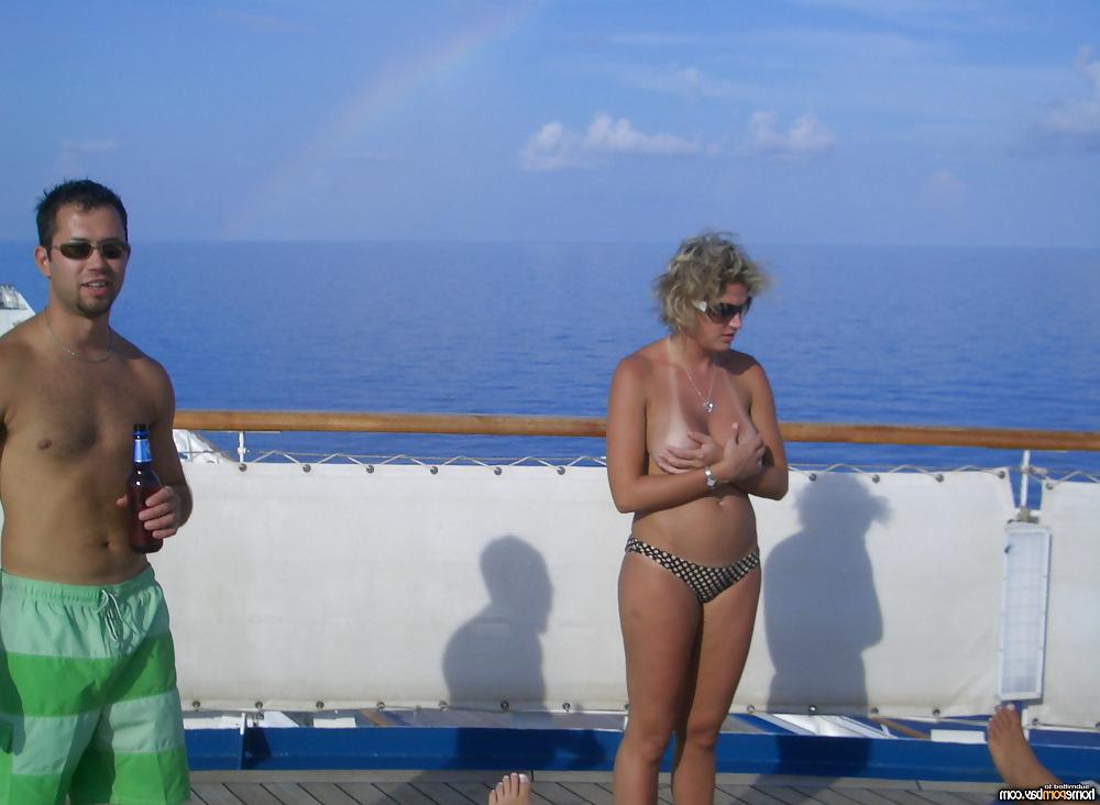 25P Rich babes on yacht
