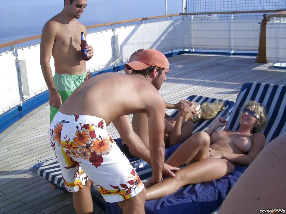 25P Rich babes on yacht
