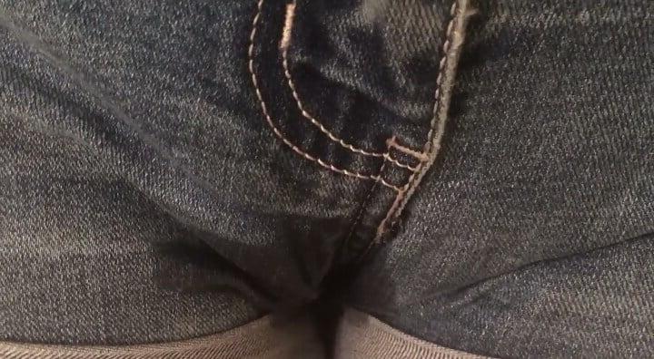 10P pee in shorts