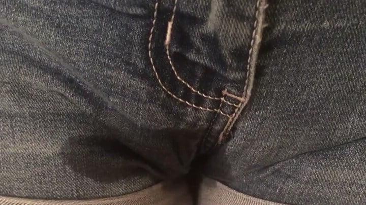 10P pee in shorts