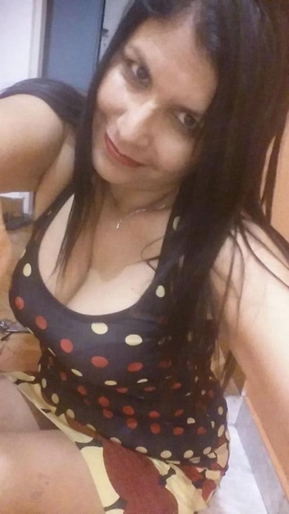 24P Nice brunette mom