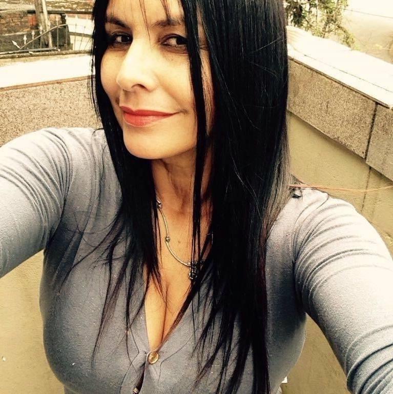 24P Nice brunette mom