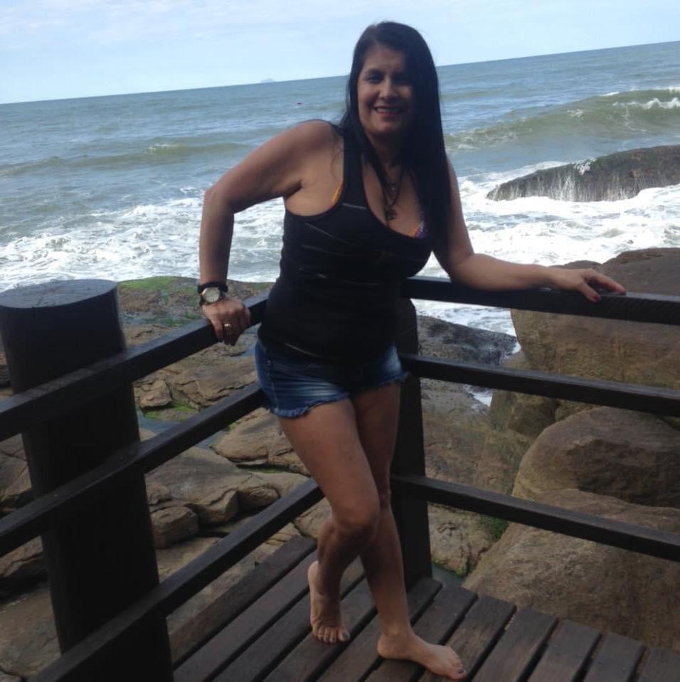 24P Nice brunette mom