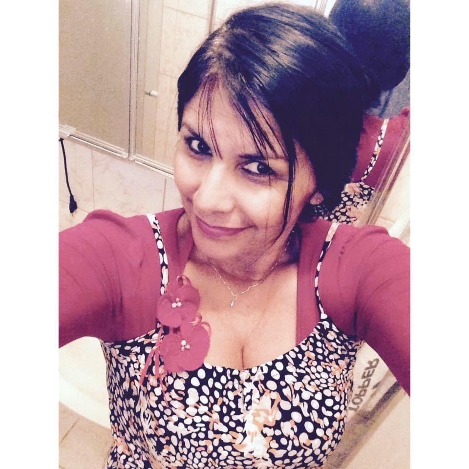 24P Nice brunette mom