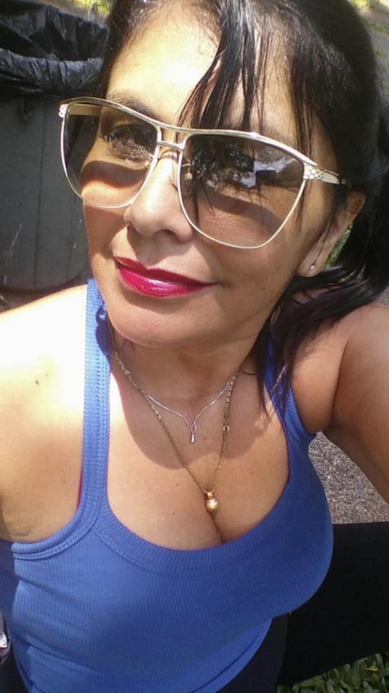 24P Nice brunette mom