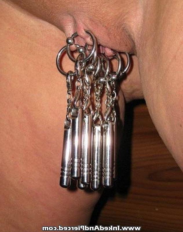 25P culto al piercing i fetiche  en el pussi