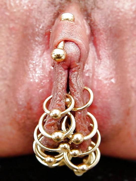 25P culto al piercing i fetiche  en el pussi