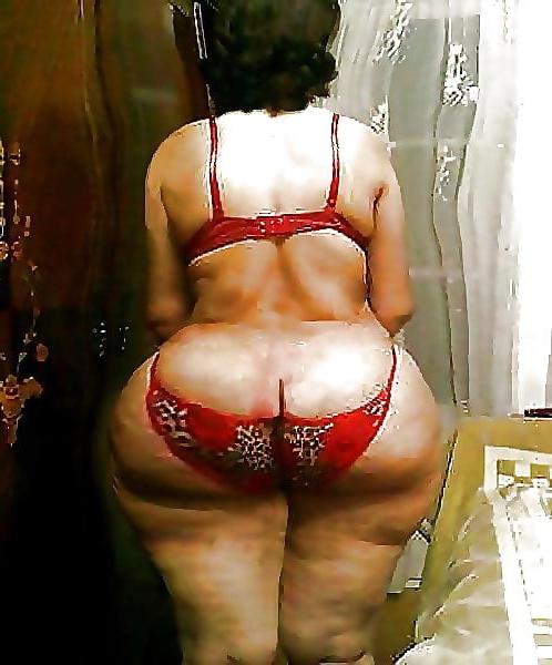 25P Random big ass, hips, tits and legs mature plus ladies