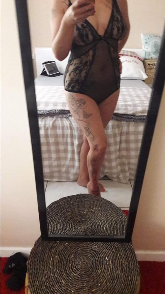 21P Big boobs elle montre tout salope