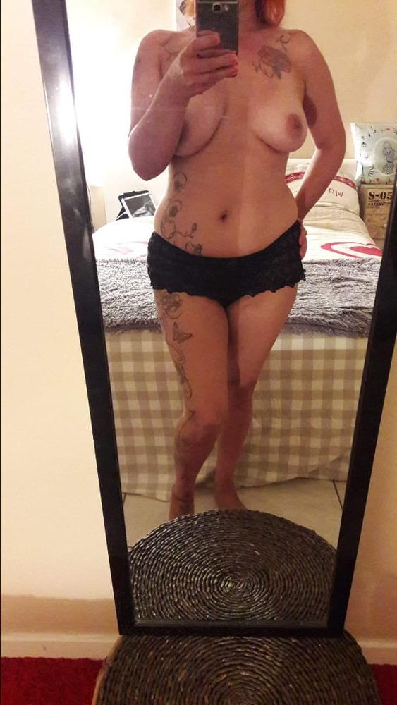 21P Big boobs elle montre tout salope