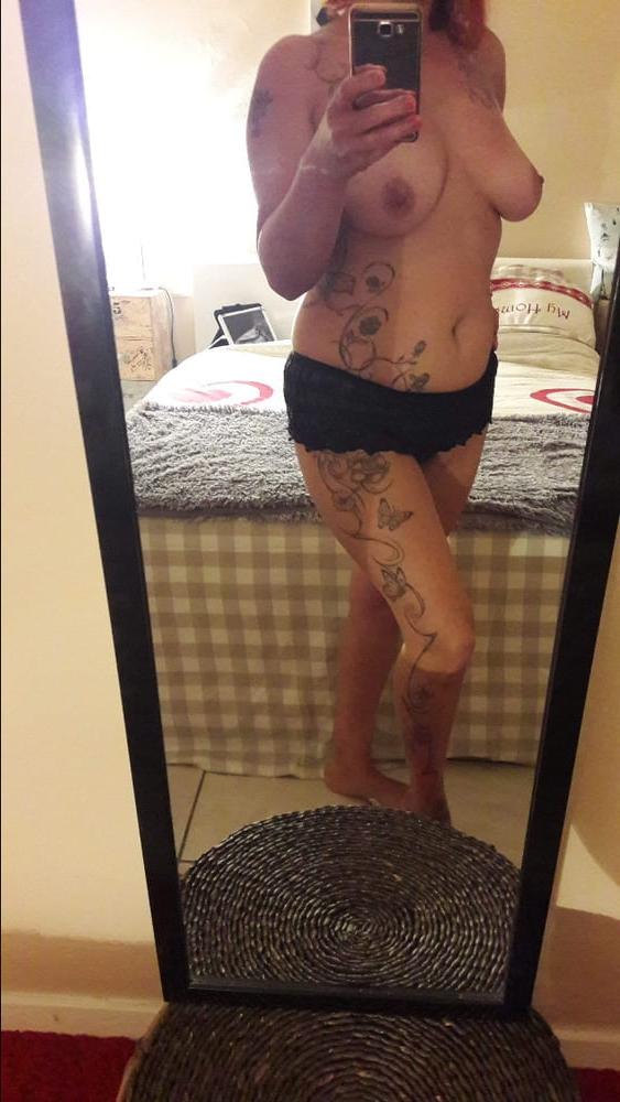 21P Big boobs elle montre tout salope