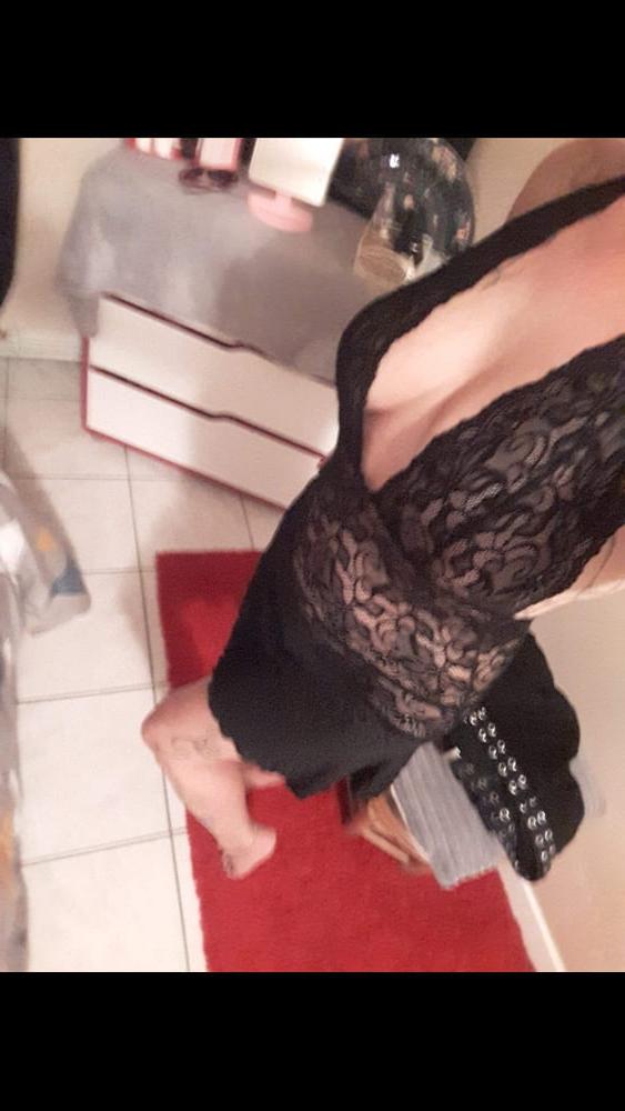 21P Big boobs elle montre tout salope