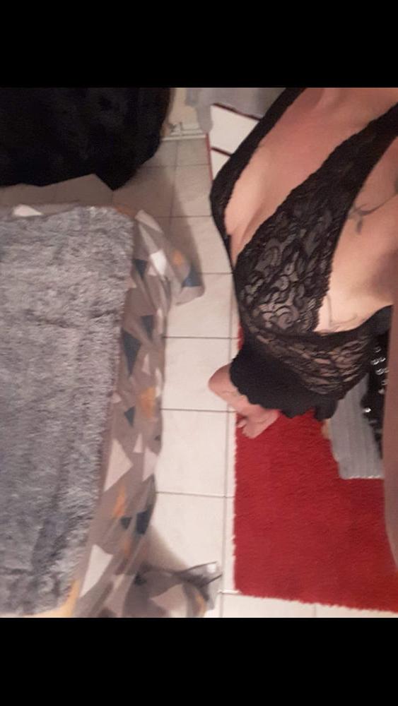 21P Big boobs elle montre tout salope