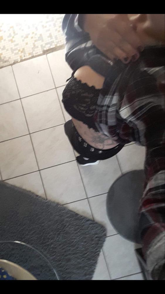 21P Big boobs elle montre tout salope