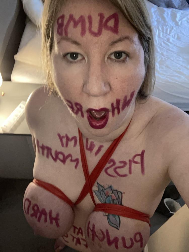 10P Piss Whore