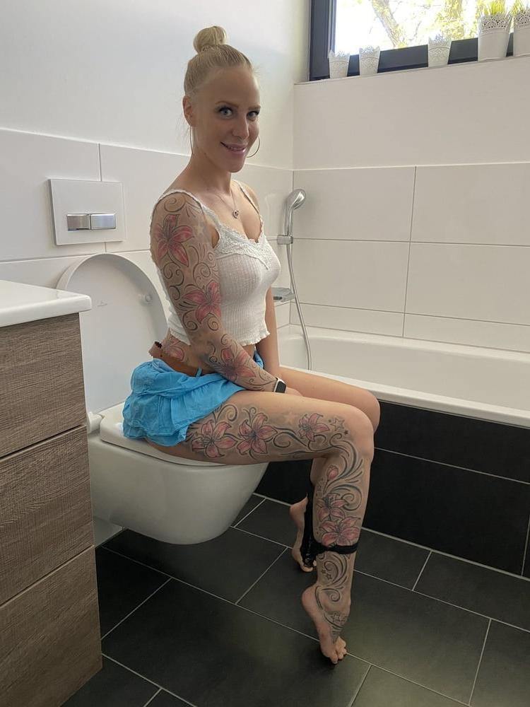 25P Lara Cum Kitten