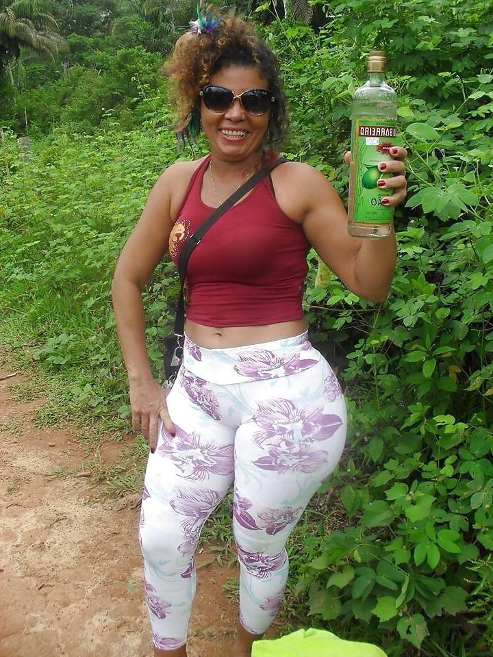 23P mature milf big booty
