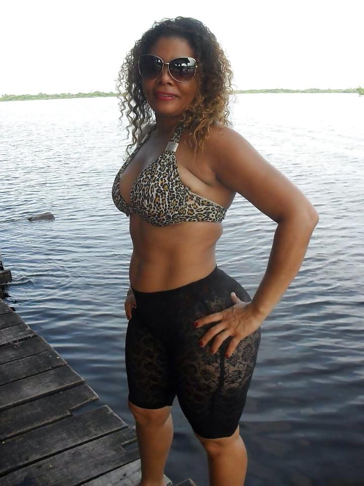 23P mature milf big booty
