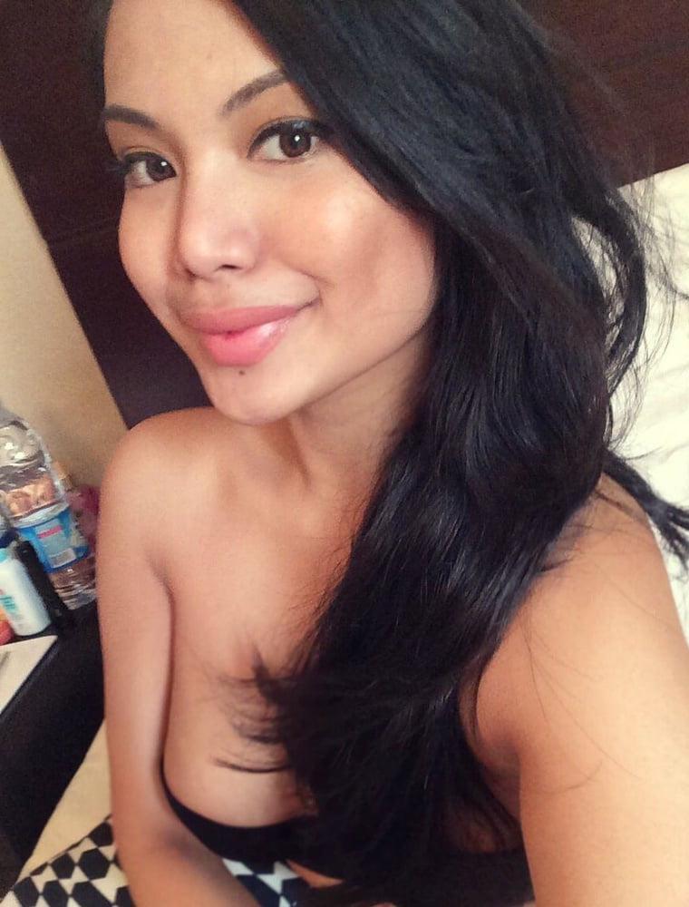 25P Malay Azalea Azmil flight attendant big boobs naked