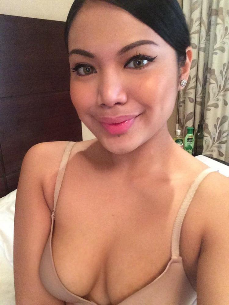 25P Malay Azalea Azmil flight attendant big boobs naked