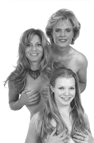 25P Mom, young girl and grandmother 1