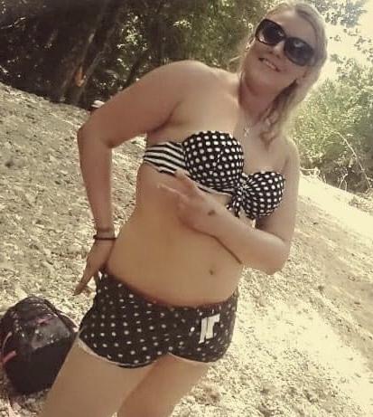 22P Nice blonde mom